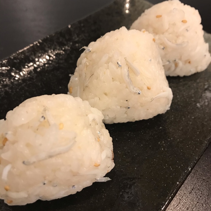 混ぜるだけ ごま油香るしらすのオイルおにぎり レシピ 作り方 By Momoれしぴ 楽天レシピ